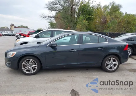 2015 Volvo S60 T5 Premier z USA, uszkodzony, nr VIN YV1612TBXF1309990